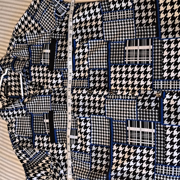 Notations xl button down tunic with a fun stylish print. - Picture 4 of 13